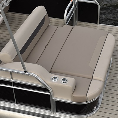 Rear large lounger