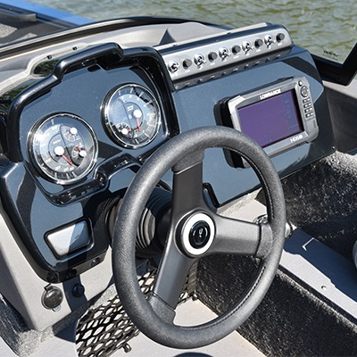 Console conducteur démontrée avec Humminbird® Helix 7 intégré