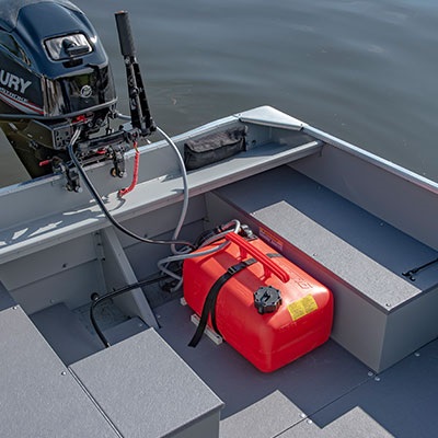 Rangement pour réservoir d'essence portatif