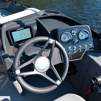 Console conducteur (démontré avec sonar en option)