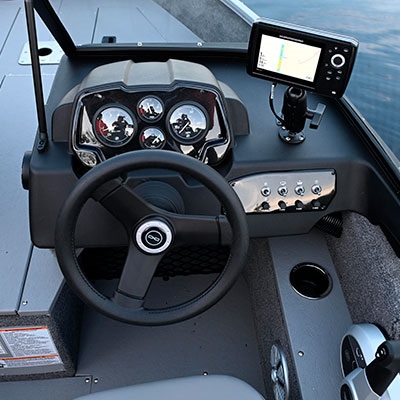 Console conducteur démontrée avec Humminbird® Helix 5 sur bras RAM