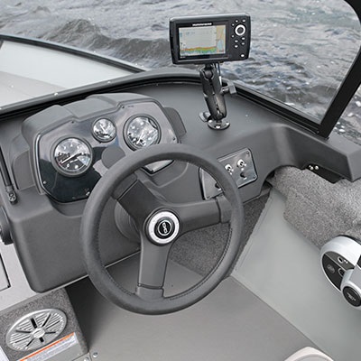 Console conducteur démontrée avec Humminbird® Helix 5 sur bras RAM et instrumentation optionnelle