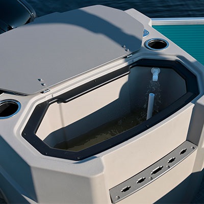 Station de pêche avec vivier électrique intégré (83 L / 22 gal. U.S.)