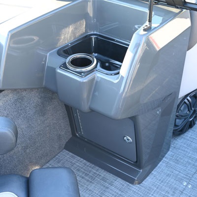 Console passager avec rangement ouvert et porte-verre