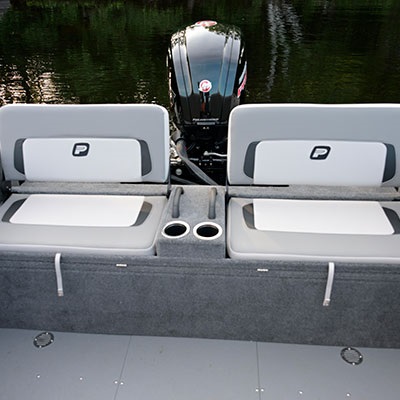 Banquette arrière pleine largeur avec sièges d'appoint repliables